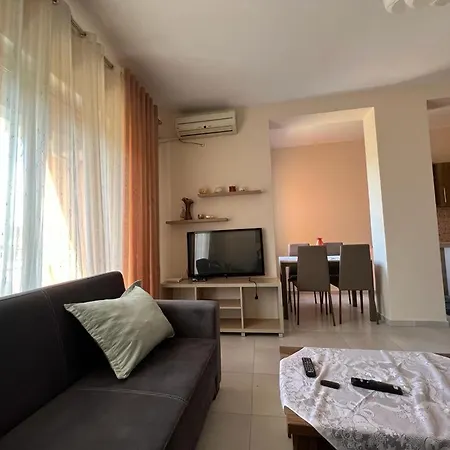 Miloen Gjiri I Lalzit Appartamento Durrës