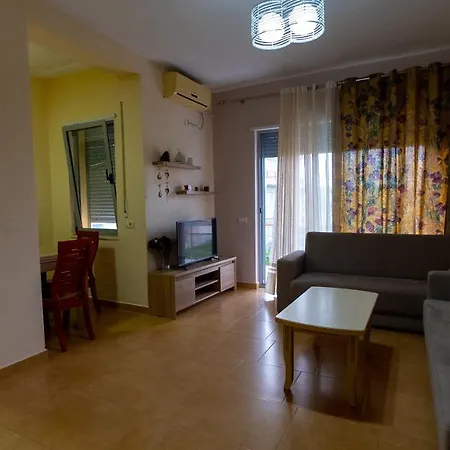 Miloen Gjiri I Lalzit Appartamento