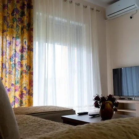 Miloen Gjiri I Lalzit Apartman