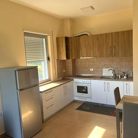 Miloen Gjiri I Lalzit Apartment Durres
