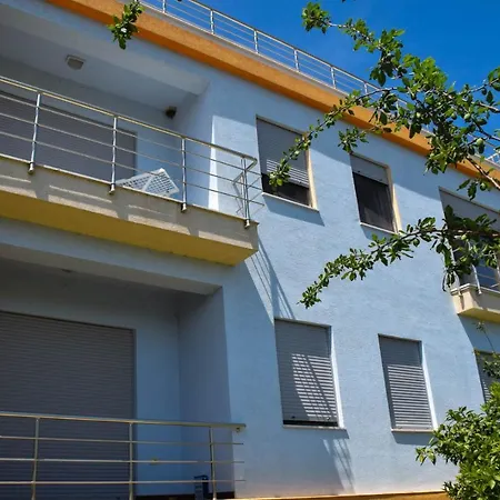 Apartment Miloen Gjiri I Lalzit *